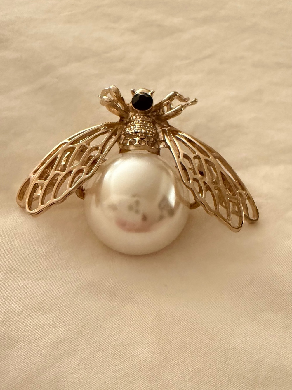 Fashion Jewelry Gold Bee Brooch with White Pearl